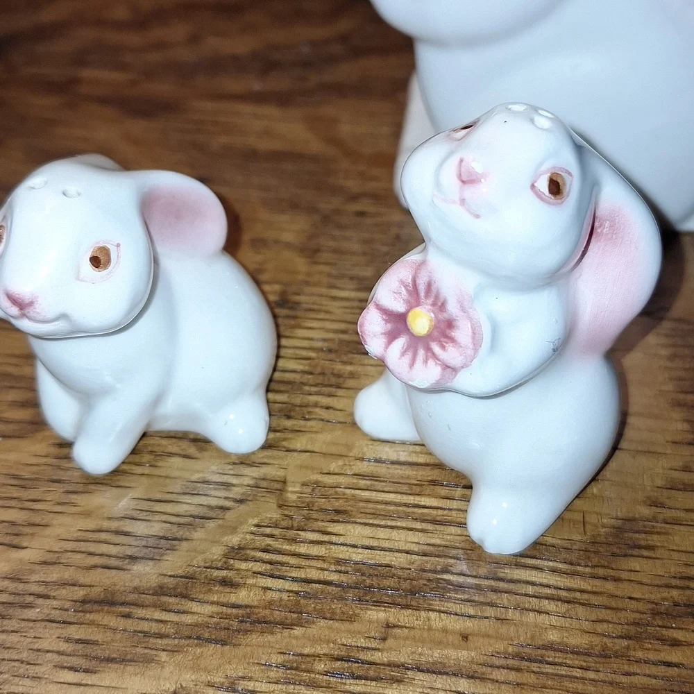 Vintage 1983 Avon Bunny Rabbit Salt and Pepper Shakers-Napkin Holder